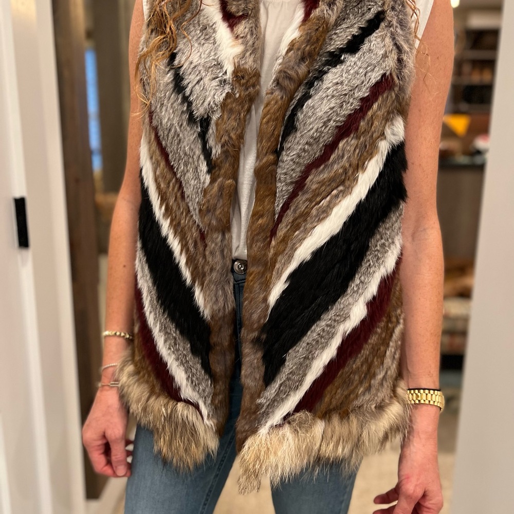 Elizabeth and James Tanya Genuine Rabbit Fur Vest -size Medium